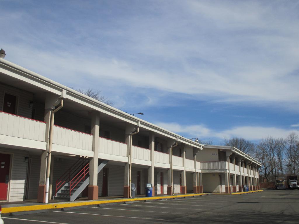 Red Carpet Inn - New Brunswick Exterior photo