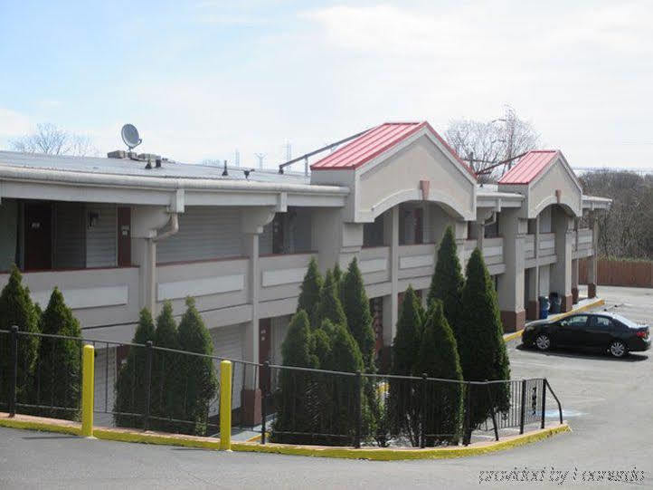 Red Carpet Inn - New Brunswick Exterior photo